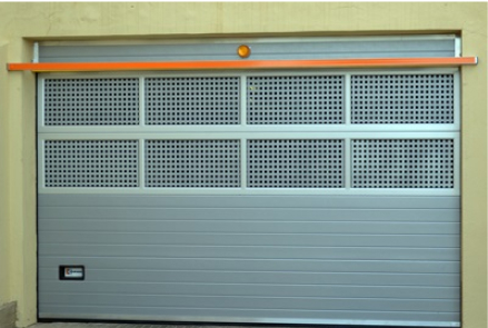 PUERTAS SECCIONALES PARA USO INTENSIVO