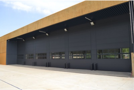 puertas seccionales industriales color negro